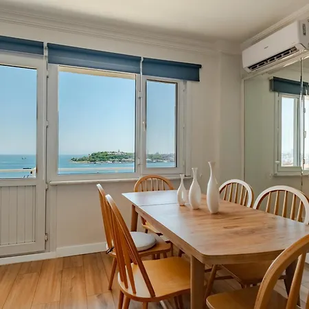 Two-bedroom Bosphorus View Family In Managed - Balcony Διαμέρισμα